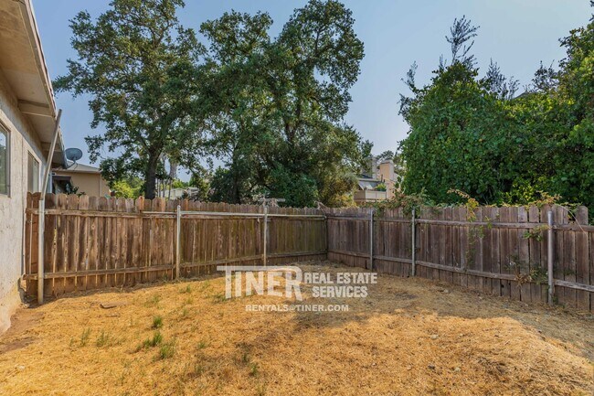 Building Photo - Charming Carmichael Duplex with Water Sewe...