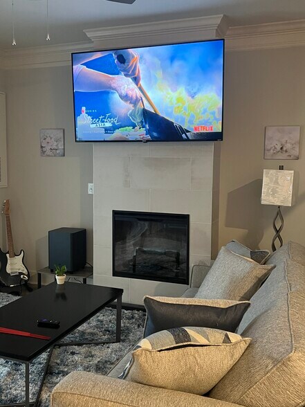 Building Photo - 2011 Honeycutt Dr