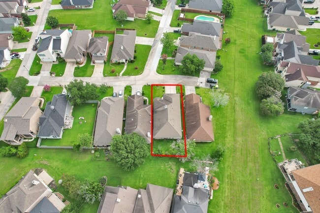 Building Photo - 111 Cove Pl