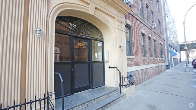Sidewalk view - Atlantic Court