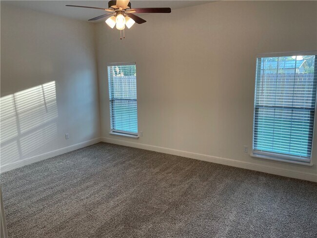 Building Photo - 464 Hall Ave