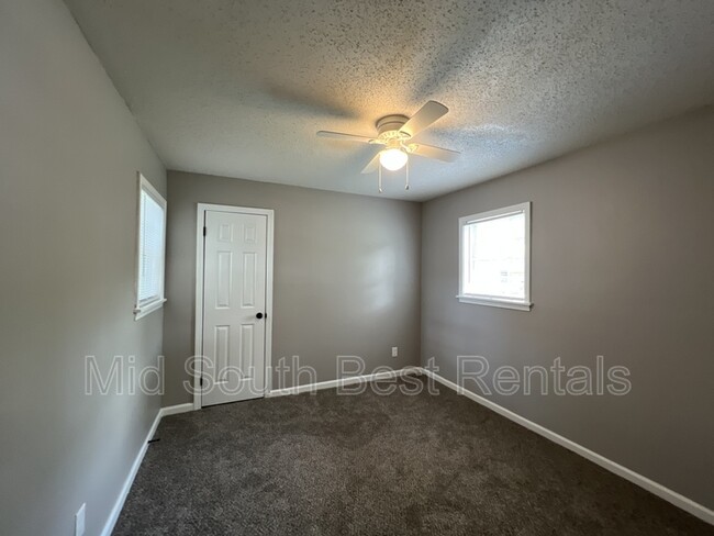 Building Photo - 1462 Robin Hood Ln