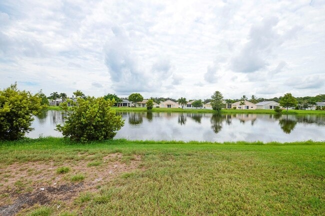 Building Photo - 522 SW Indian Key Dr