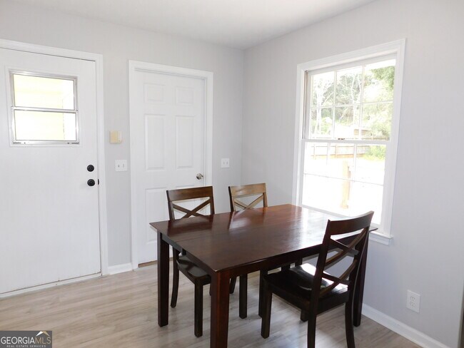 Building Photo - 1229 Fairview Dr