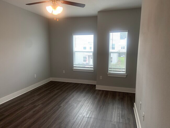 Building Photo - 166 N Sand Palm Rd