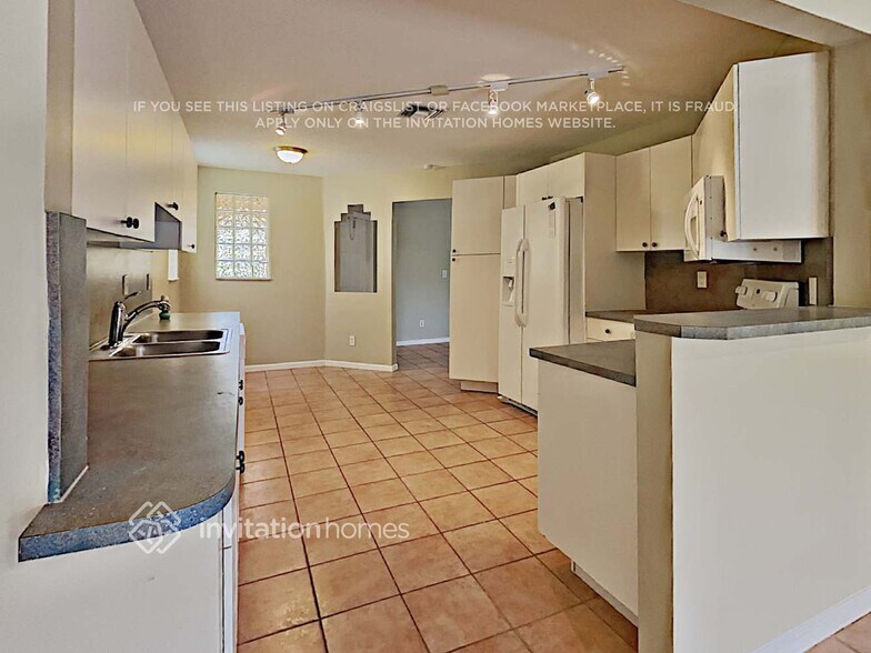 Building Photo - 9820 Fairway Cove Ln