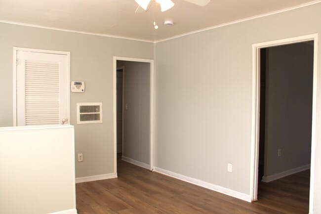 Building Photo - 1709 Oakwood Ave NE