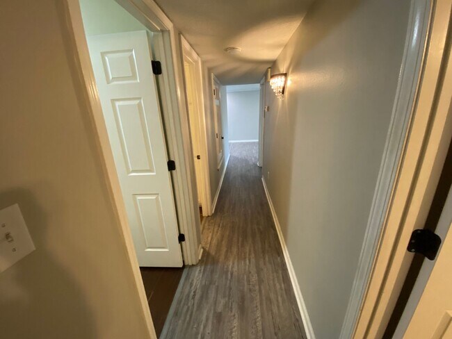 Building Photo - 1403 Doris Dr