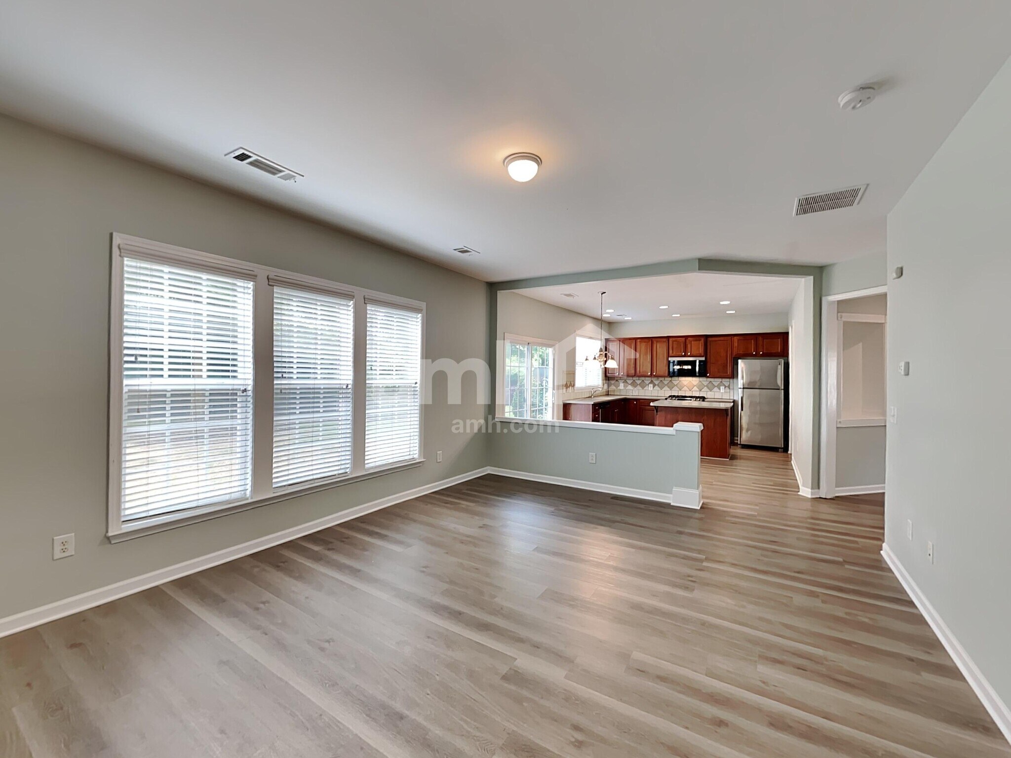 Building Photo - 811 Greenwood Crossing