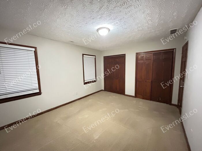 Building Photo - 170 Olde Oak Dr