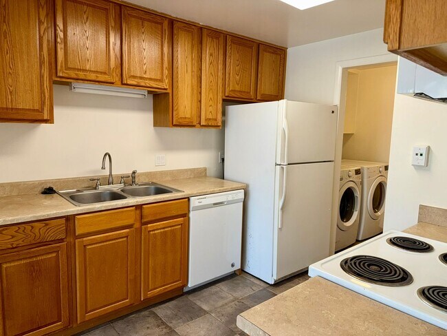 Building Photo - 1643 York Wy