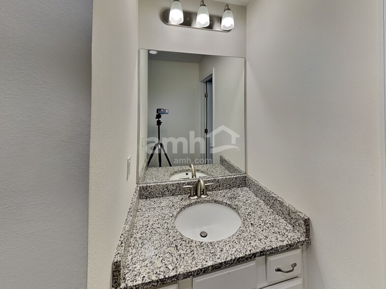 Building Photo - 2043 Pirie Pl