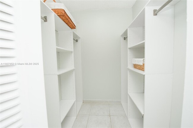 Building Photo - 10945 SW 113th Pl