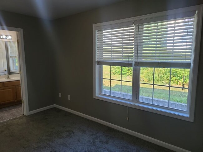 Building Photo - 3 Bedroom Townhouse for Rent in Waynesboro!