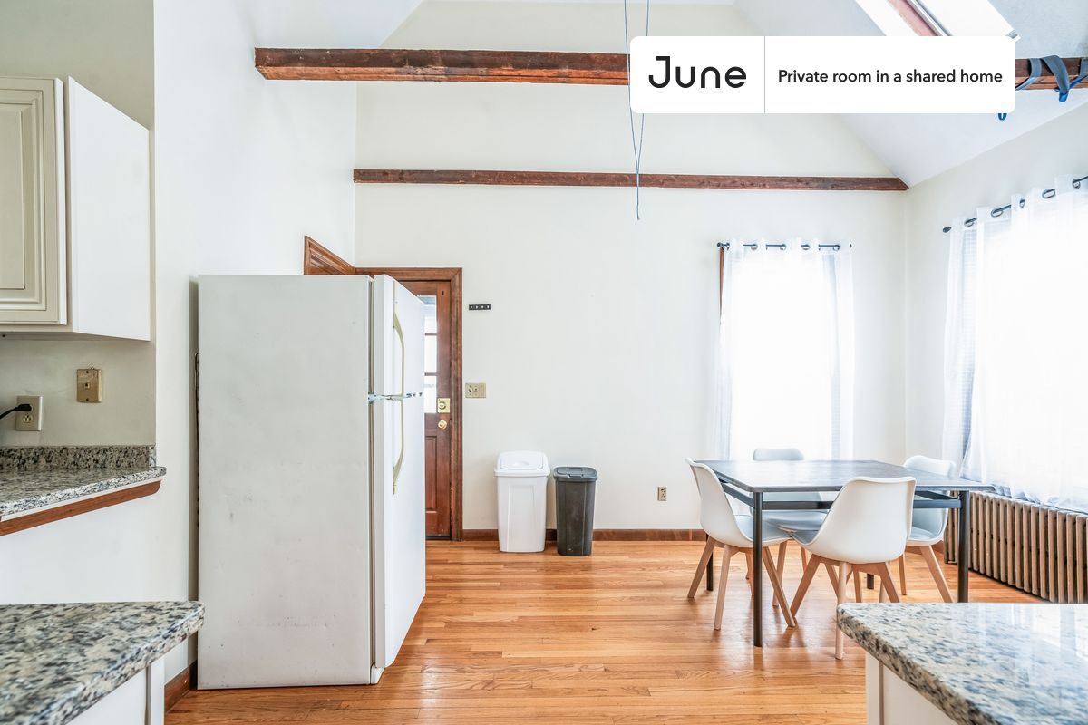 Building Photo - Room in Shared 4 bed/1.5 bath home