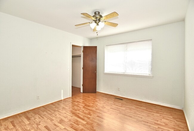 Building Photo - 2208 W Memphis St