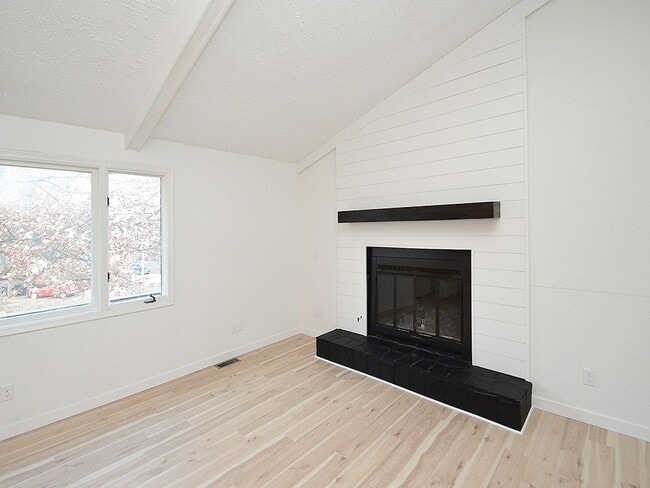 Building Photo - 4640 Washington Ave