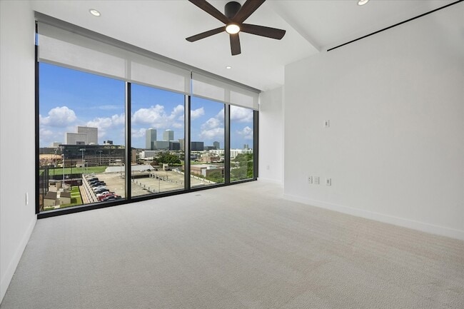 Building Photo - 3433 Westheimer Rd