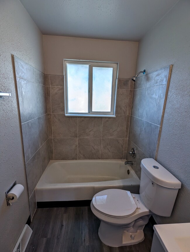 Building Photo - 6631 Julian St