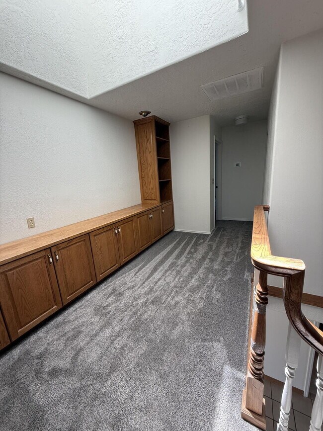 Building Photo - AVAILABLE AUGUST 4TH- RENT - 5 BDRM - 5 1/2 BATH - VIEWS VIEWS VIEWS