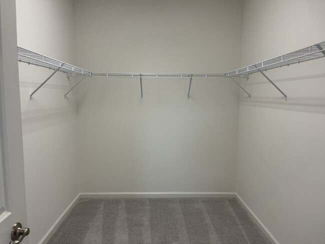 Building Photo - "Spacious 4-Bedroom Oasis with 3 Full Bath...