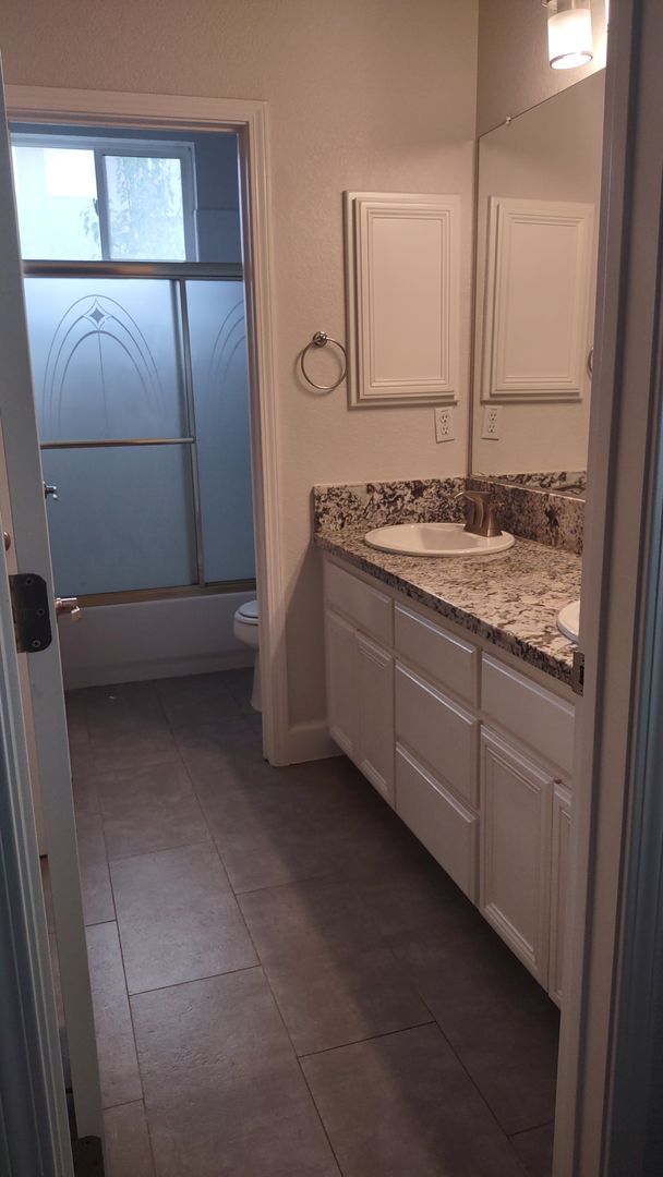 Building Photo - 6121 Lockridge Dr