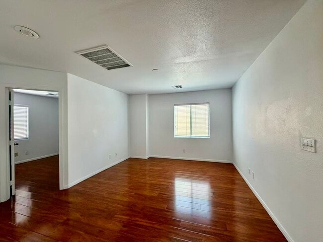 Building Photo - 884 Blue Rosalie Pl