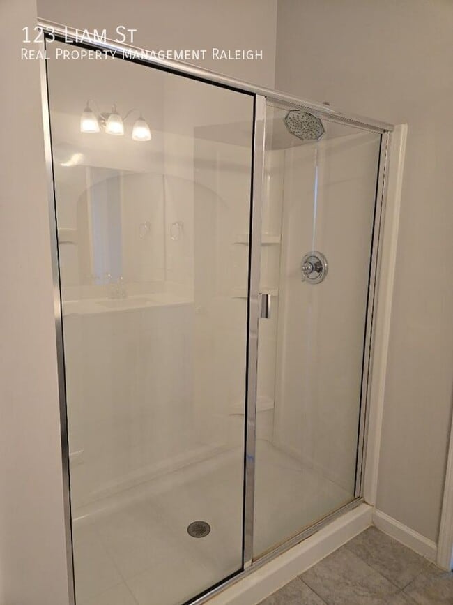 Building Photo - 123 Liam St