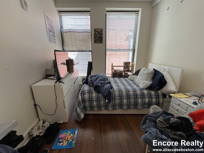 Building Photo - 8 Winter St