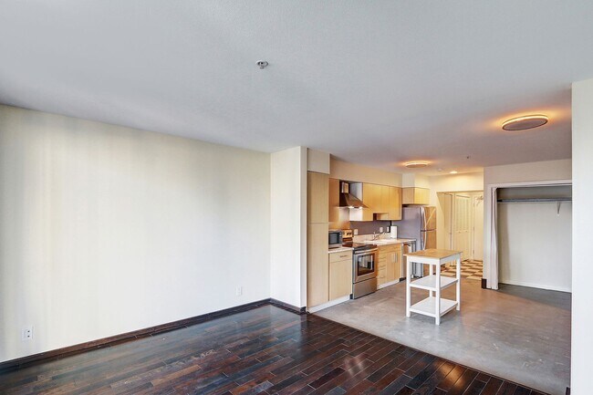Building Photo - 0bd/1ba Bellevue Condo