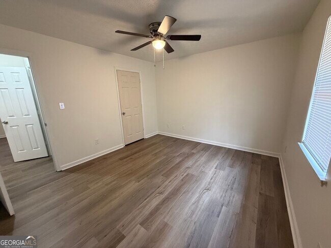 Building Photo - 1030 Cantrell Ln