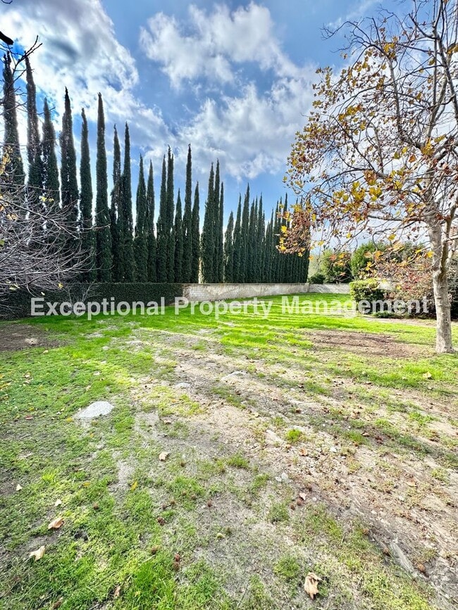 Building Photo - Great Deer Creek Estate