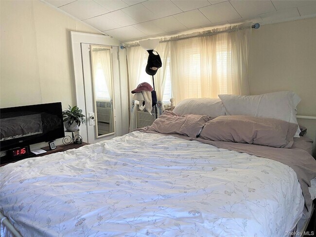 Building Photo - 42 Hamilton Rd