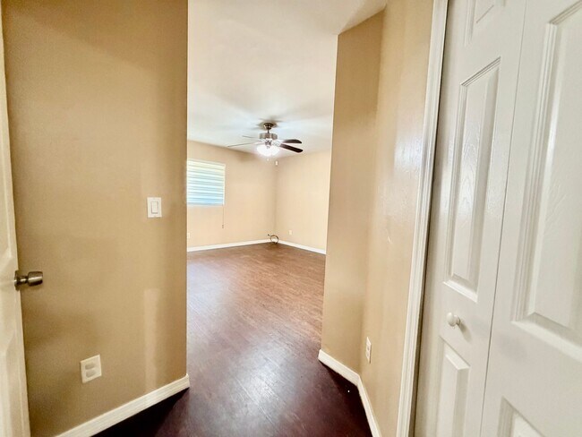 Building Photo - Charming 3BR/2BA Lehigh Acres Duplex with 1-Car Garage | Lawn Care & Salt Service Included