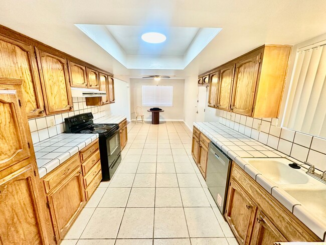 Building Photo - 3/2 Near Woodward Park