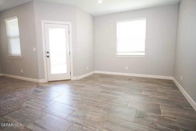 Building Photo - 6016 Hidden Acres Dr