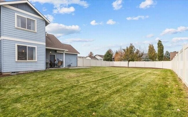 Building Photo - Charming 2-Story Home in Post Falls – Spac...