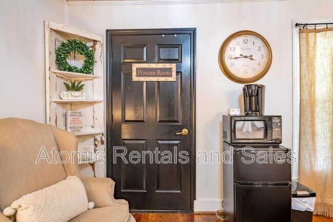 Building Photo - 714 E Jefferson St