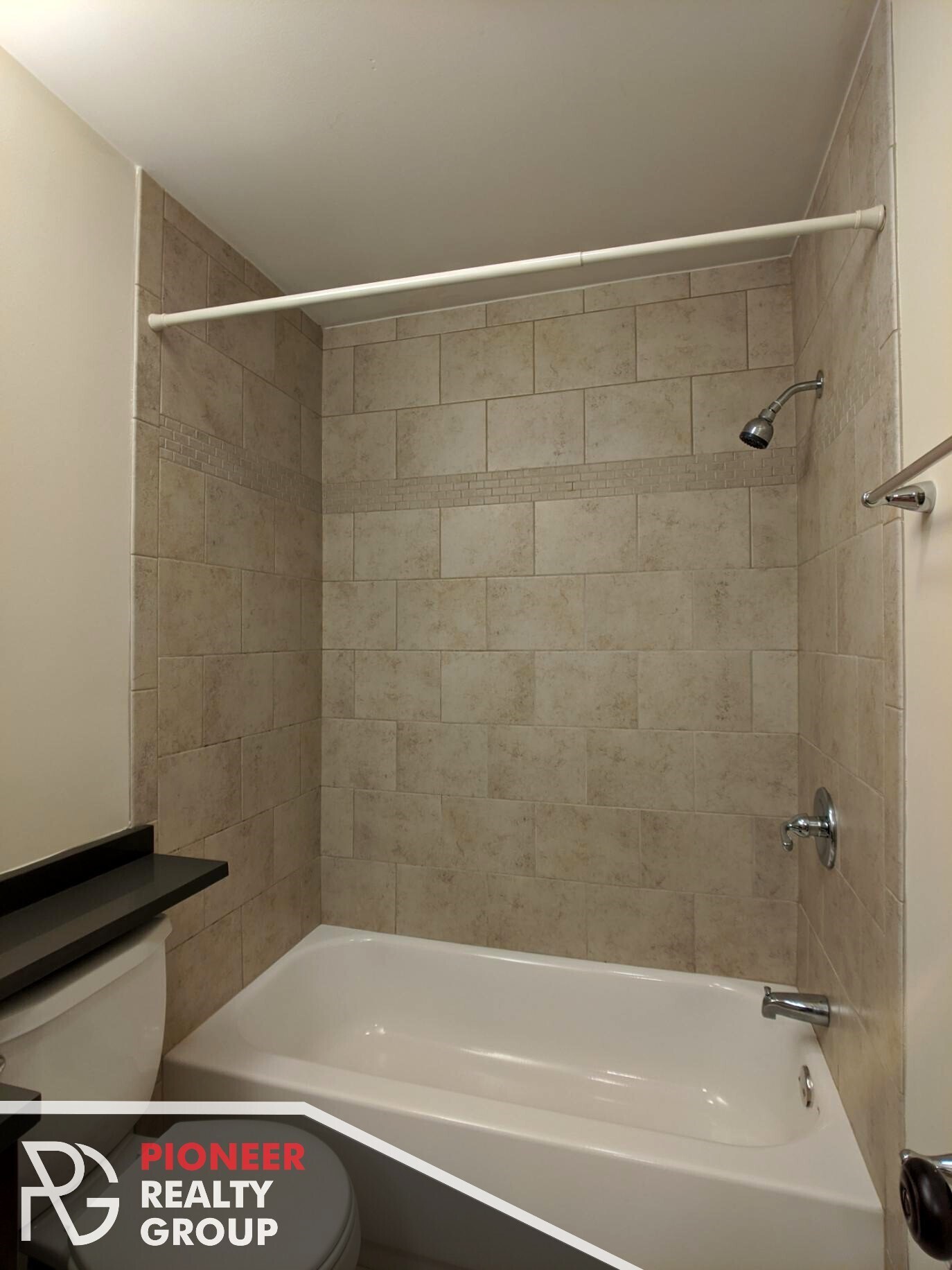 Building Photo - 557 W Arlington Pl