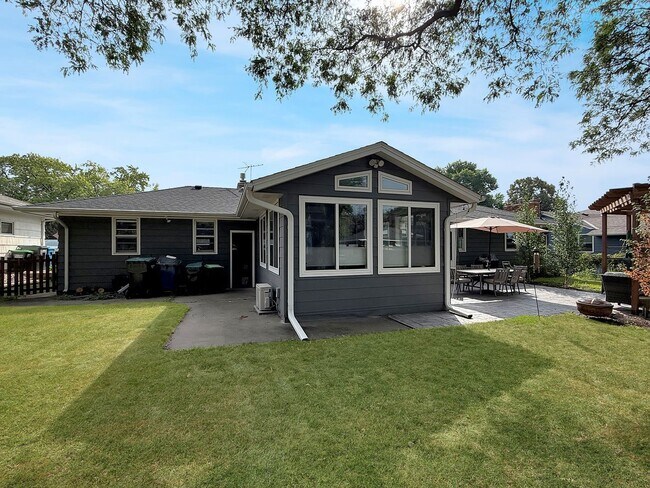 Building Photo - 6116 Zenith Ave S