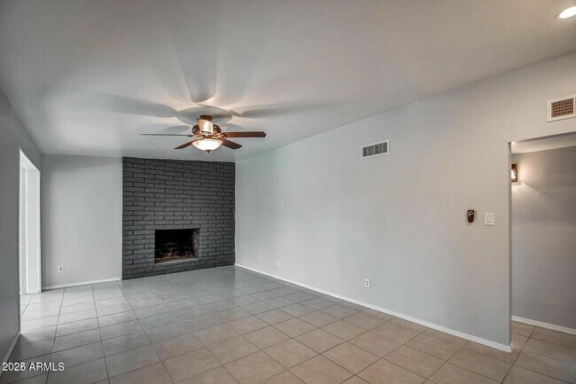 Building Photo - 1612 E Gaylon Dr