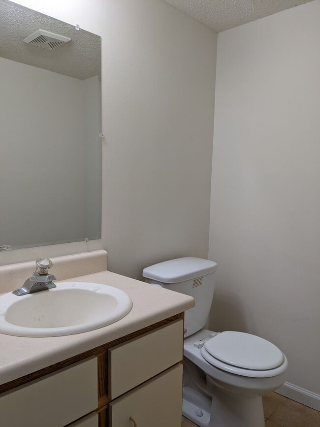 Building Photo - 4 Bed/1.5 baths House near I-44
