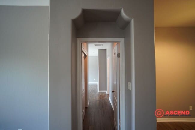 Building Photo - Beautiful 4 Bedroom SW Home Close to Freeway!