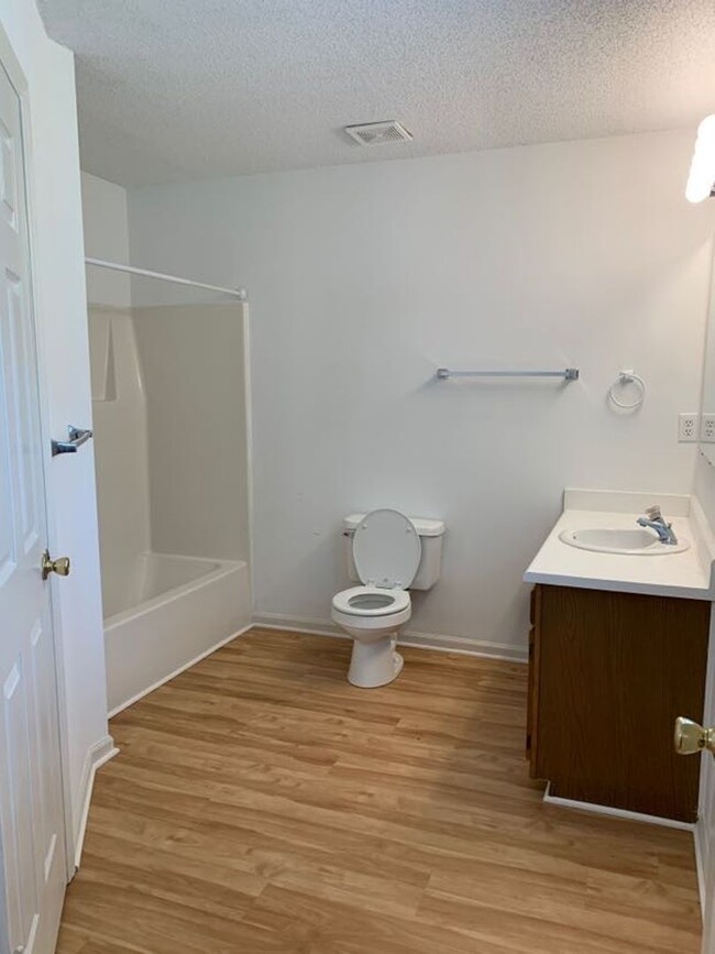 Building Photo - 1/2 OFF FIRST MONTHS RENT! 3 Bedroom 2 Bat...