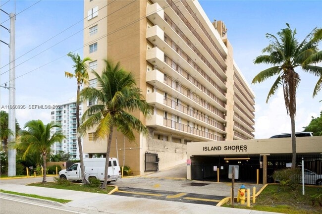 Building Photo - 2903 N Miami Beach Blvd