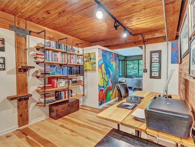 Building Photo - 122 Redrock Dr