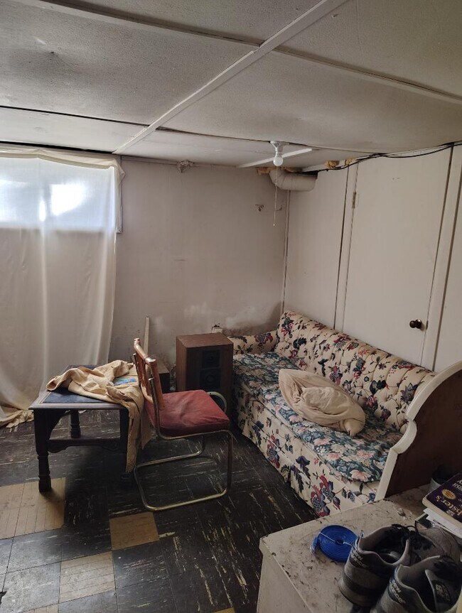 Building Photo - 353 W 26th St