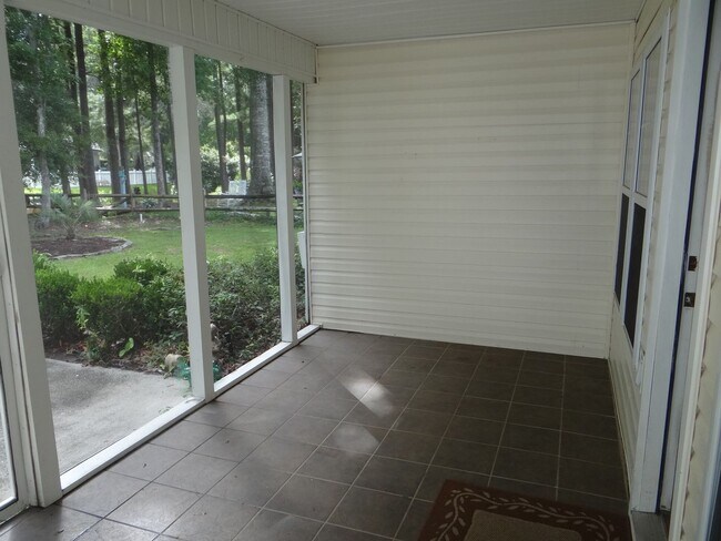 Building Photo - Lovely 3 bedroom 2 bath home in 55 and older neighborhood with 2 car garage