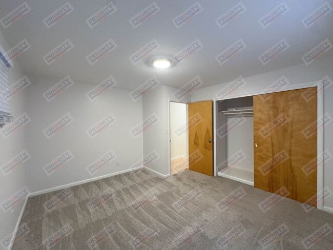 Building Photo - Updated Downtown Ranch with Mother-in-Law Suite