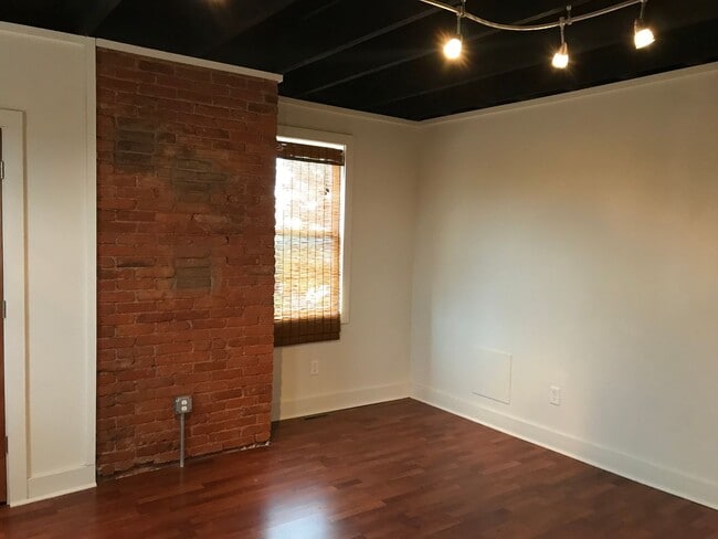Building Photo - 3947 Mintwood St